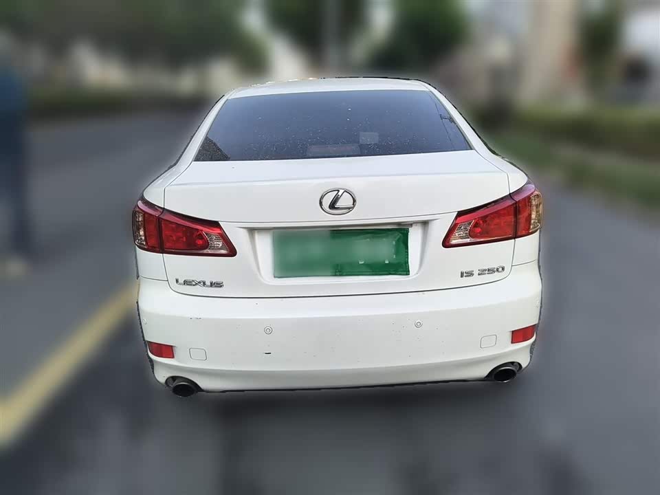 Lexus IS