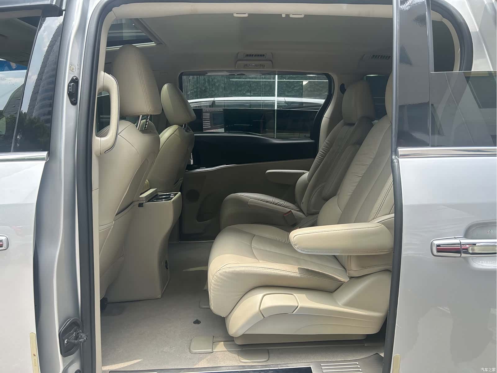 Buick GL8, 2018 7