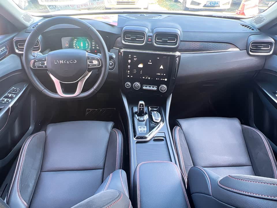 Lynk & Co 02
