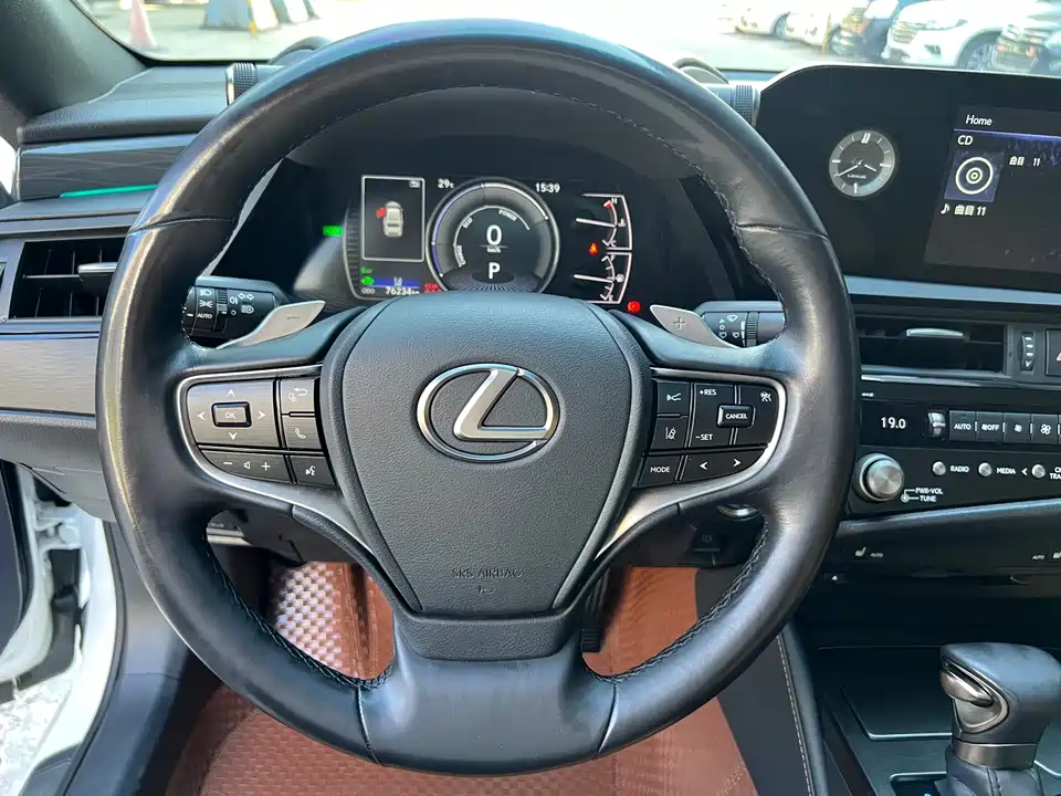 Lexus ES