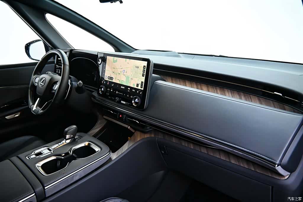 Lexus LM, 2024 15