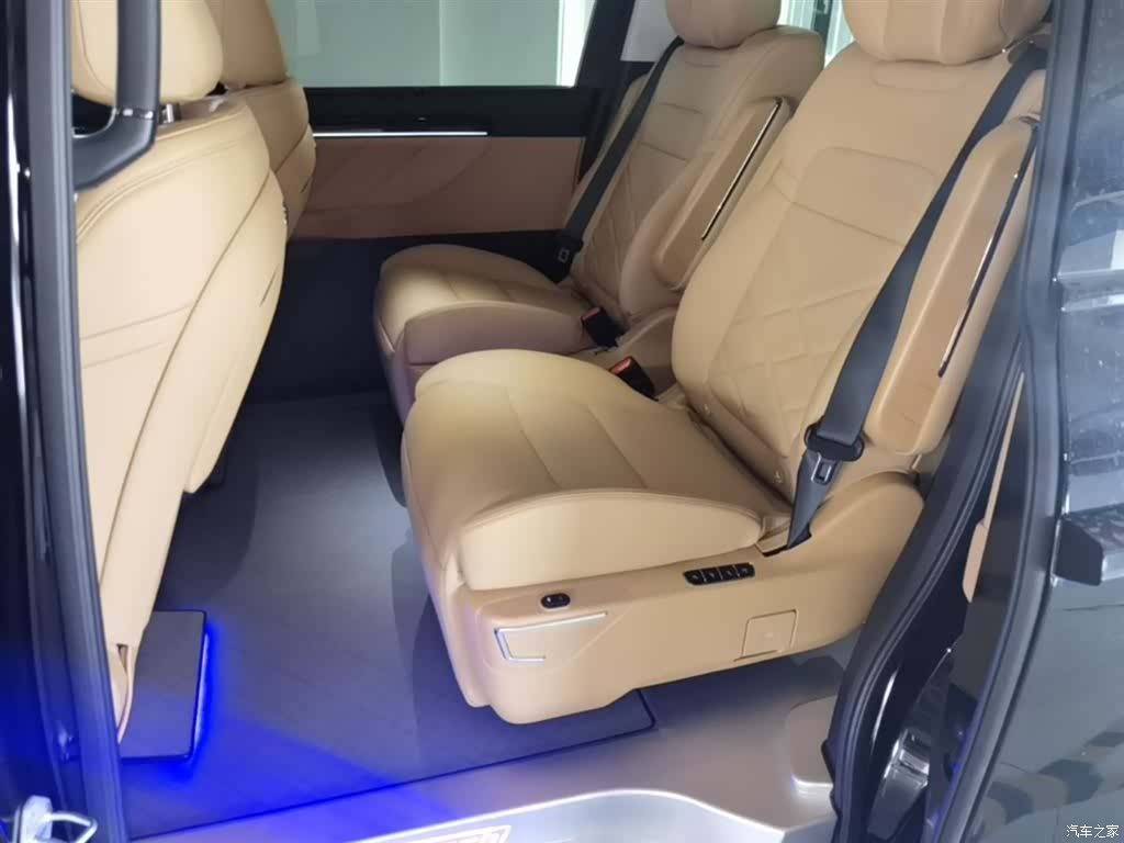 Trumpchi E8, 2025 17