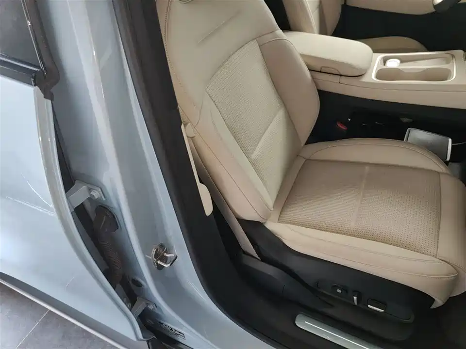NIO ES6