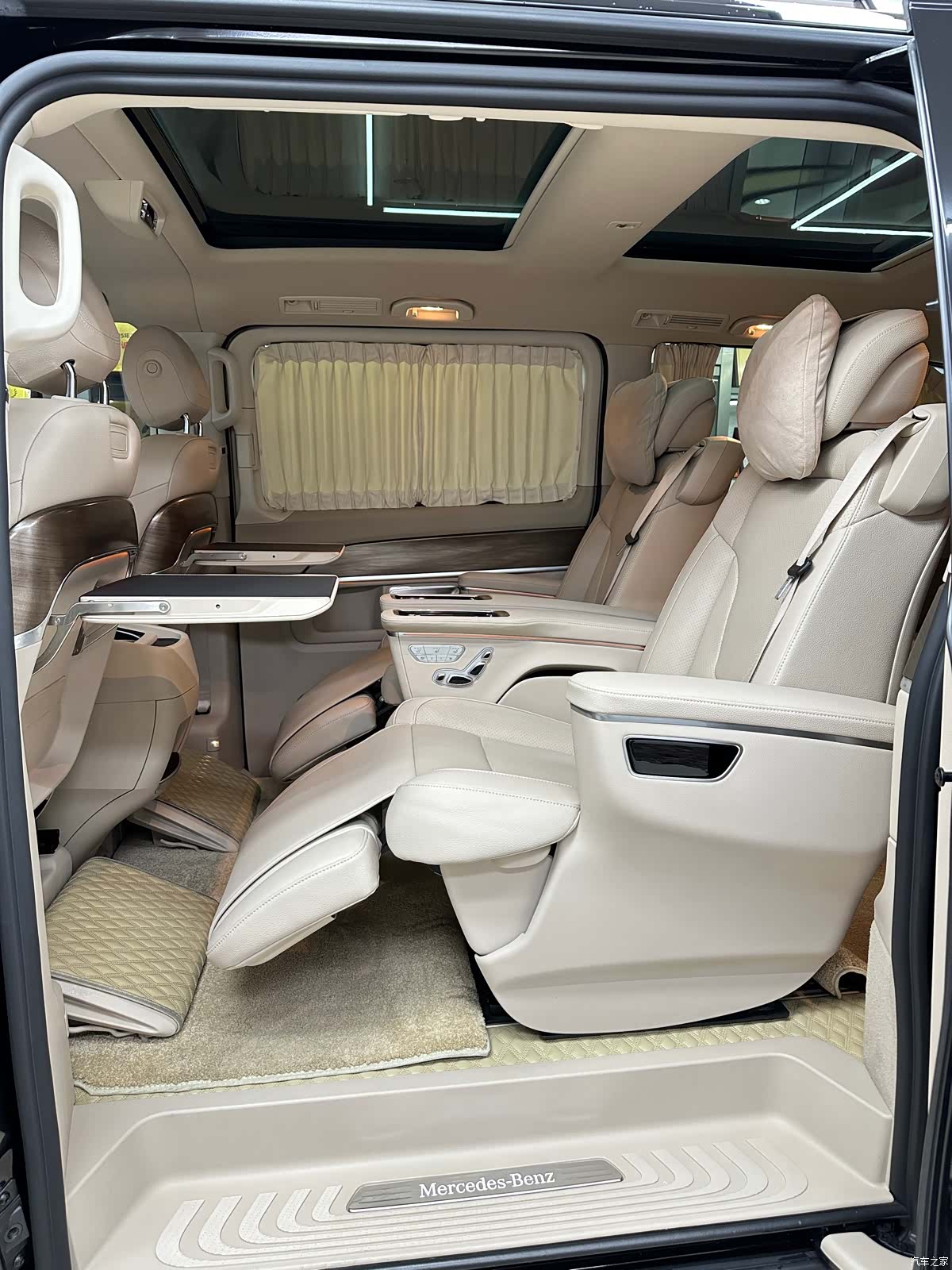 Mercedes-Benz V-Class, 2023 10