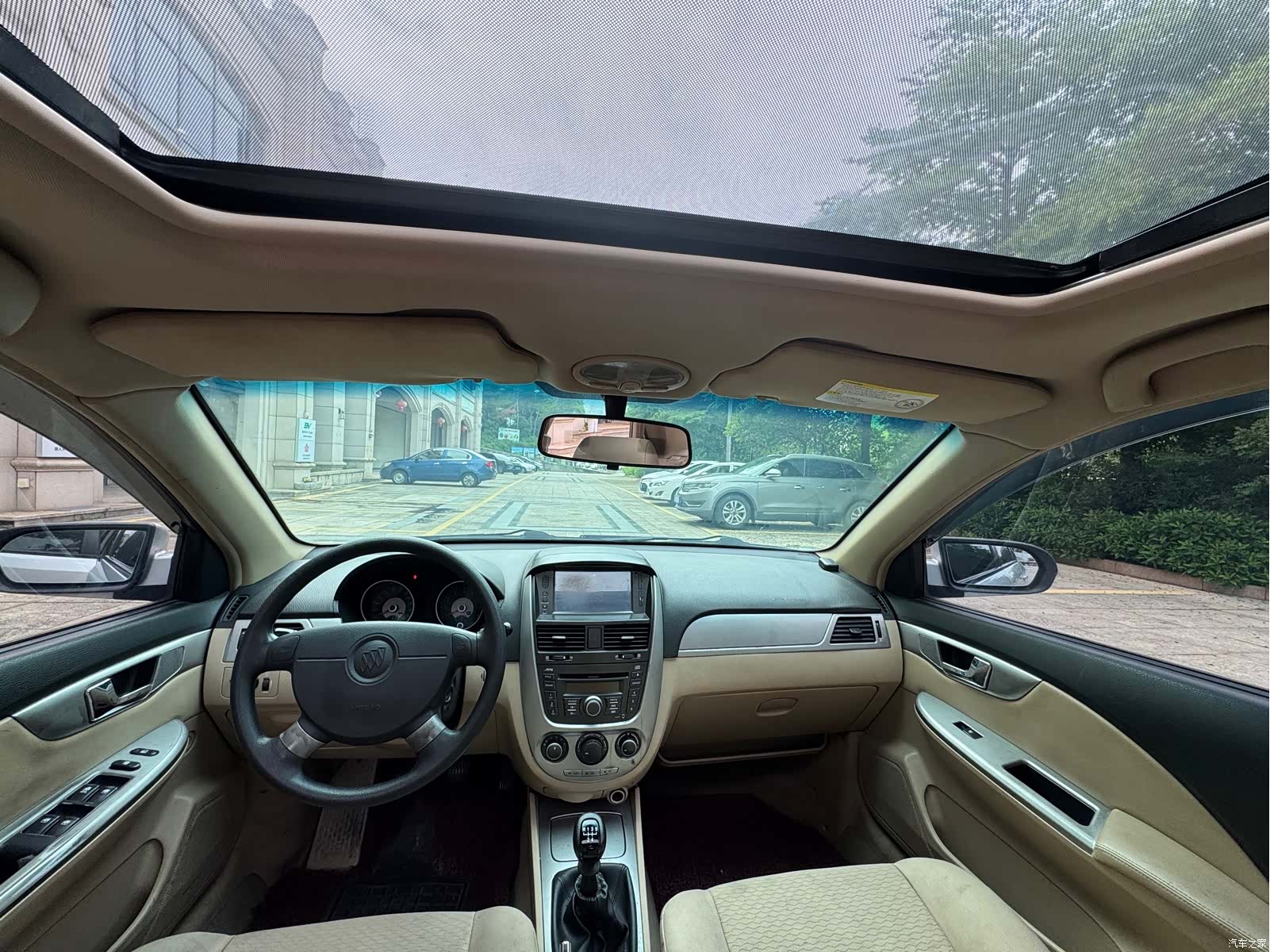 Buick 1.6LX-MT, 2011 все фото