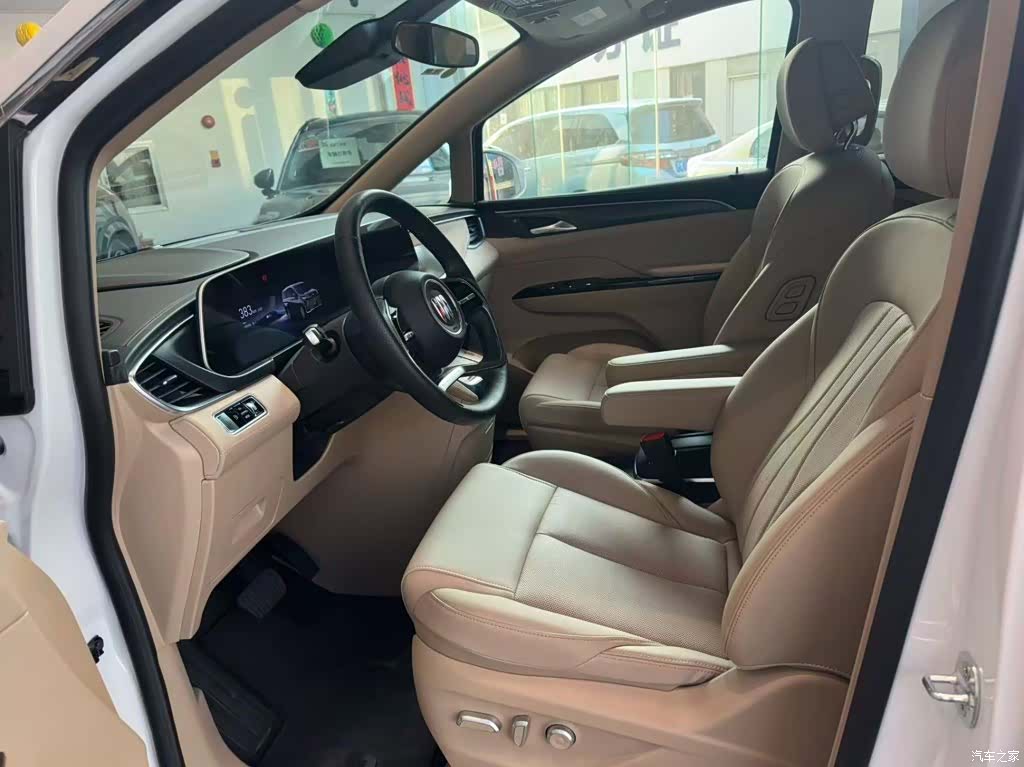 Buick GL8, 2025 11