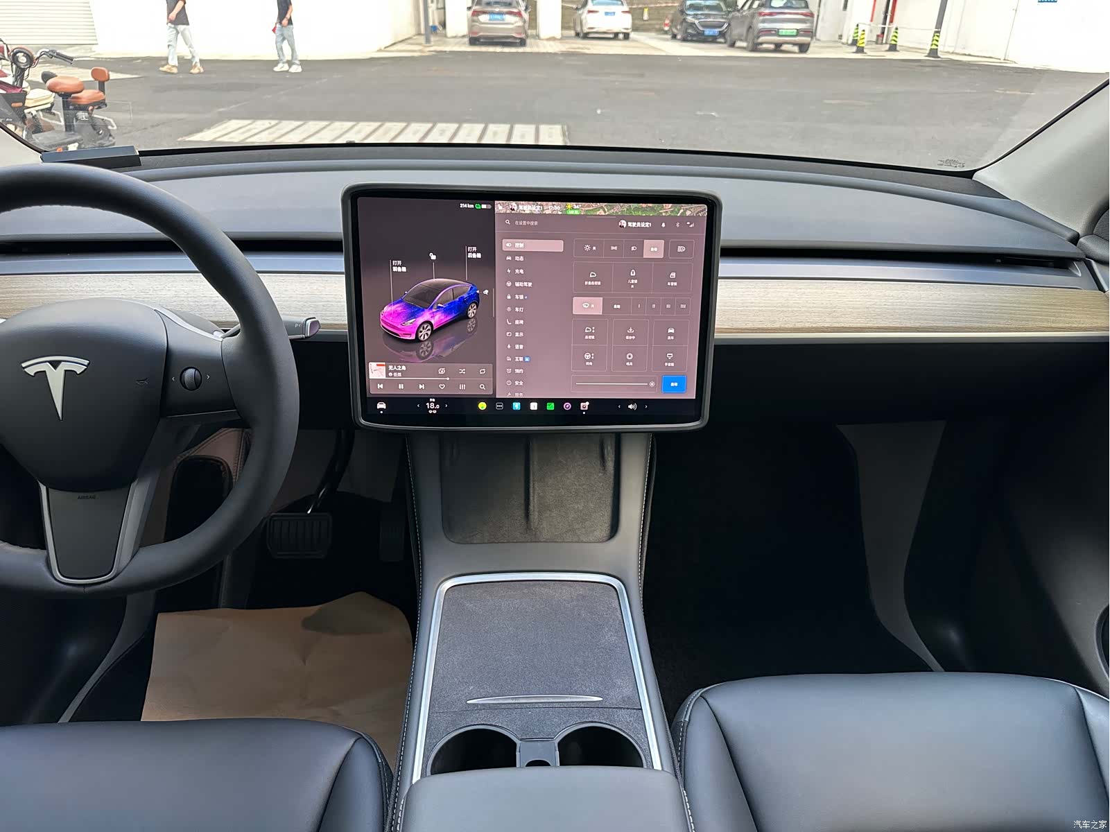 Tesla Model Y, 2023 13
