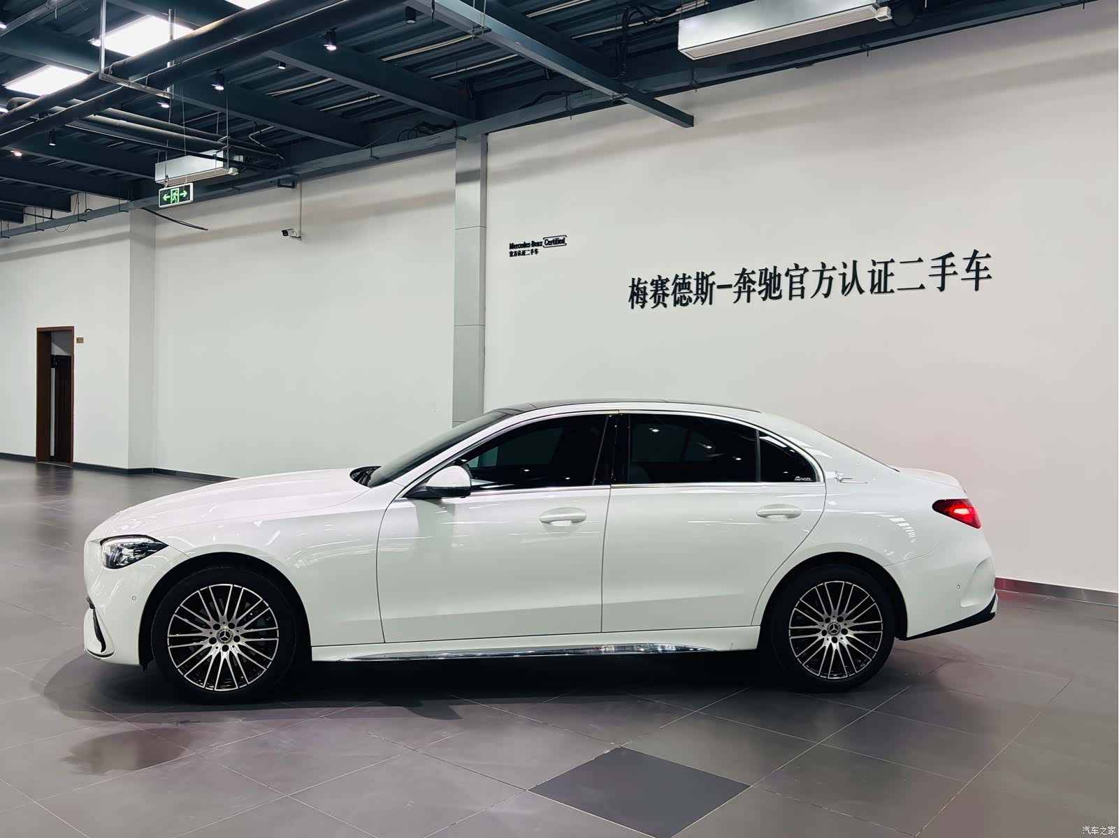Mercedes-Benz C-Class, 2024 3