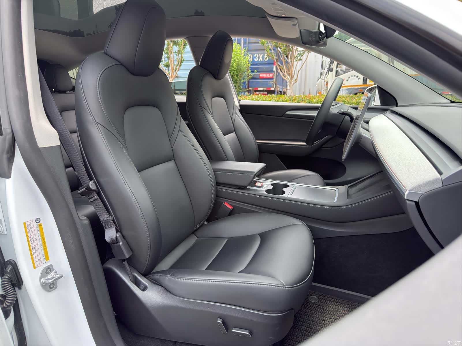 Tesla Model Y, 2024 14