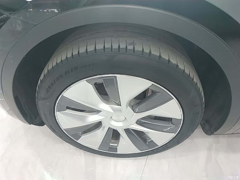 Tesla Model Y, 2023 23