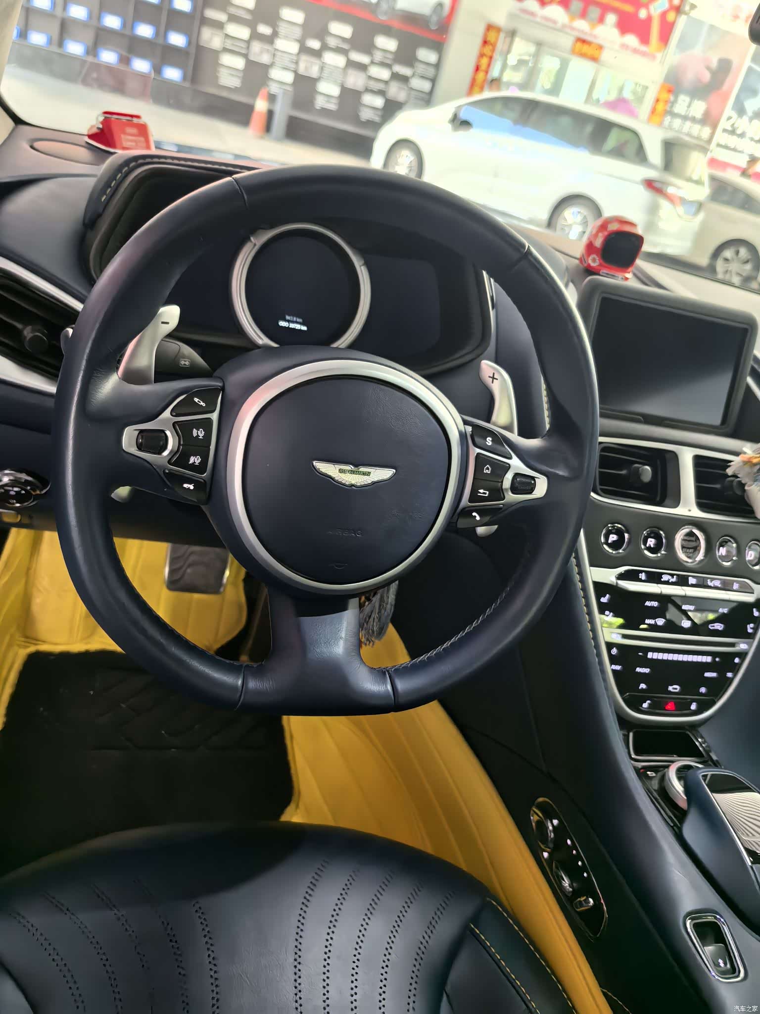 Aston Martin DB11, 2019 10