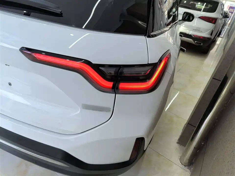 NIO ES6
