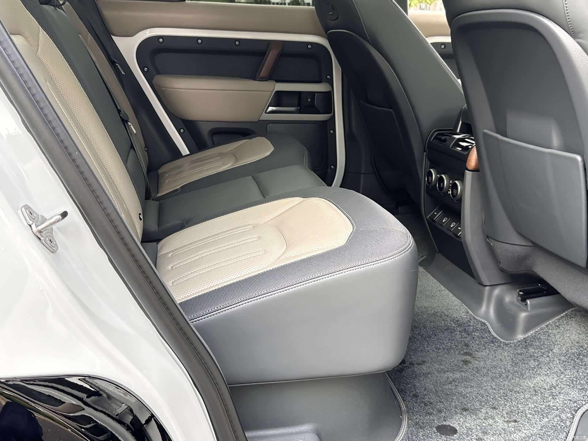 Land Rover Defender, 2021 18