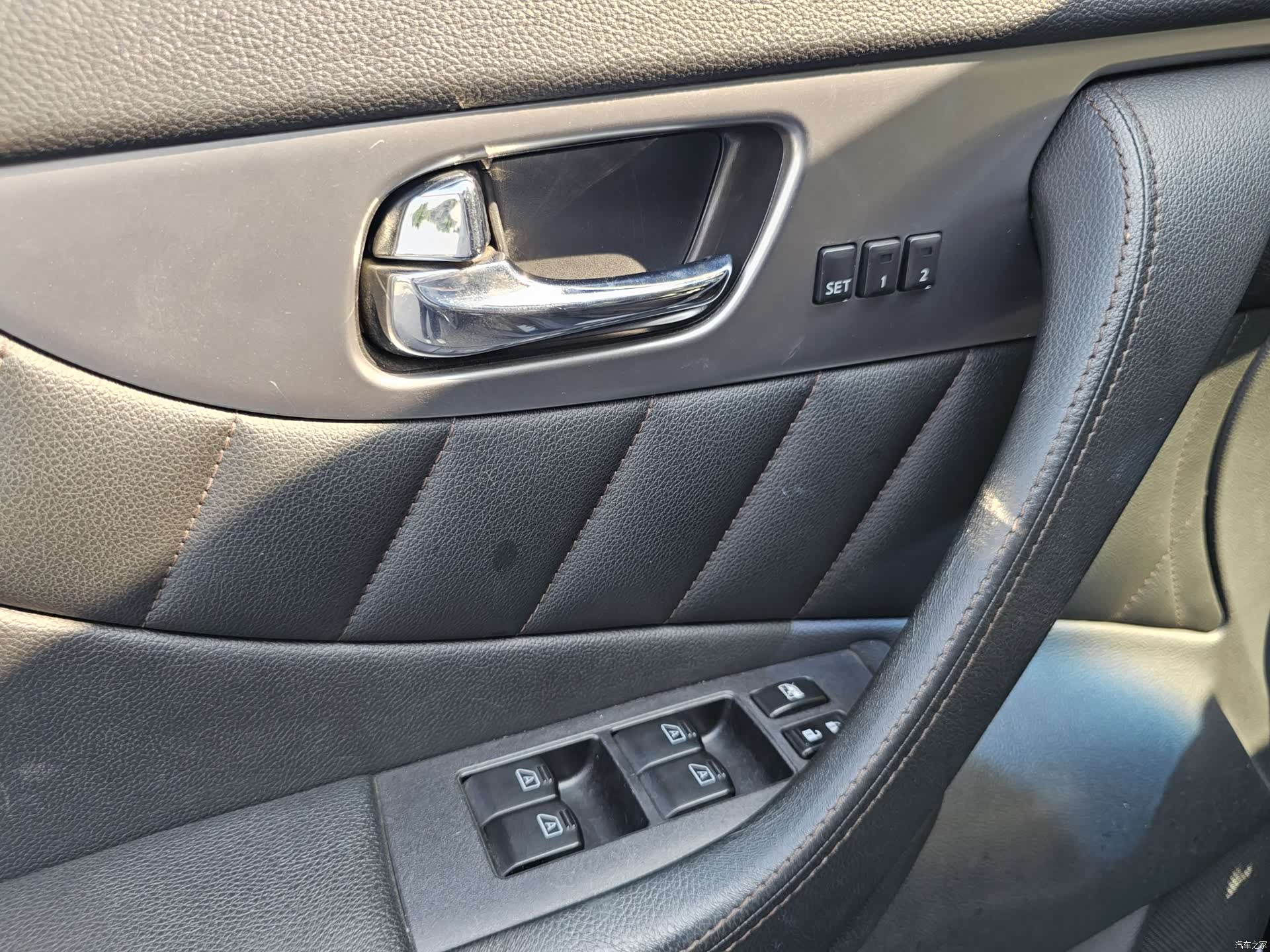 Infiniti FX35, 2012 9