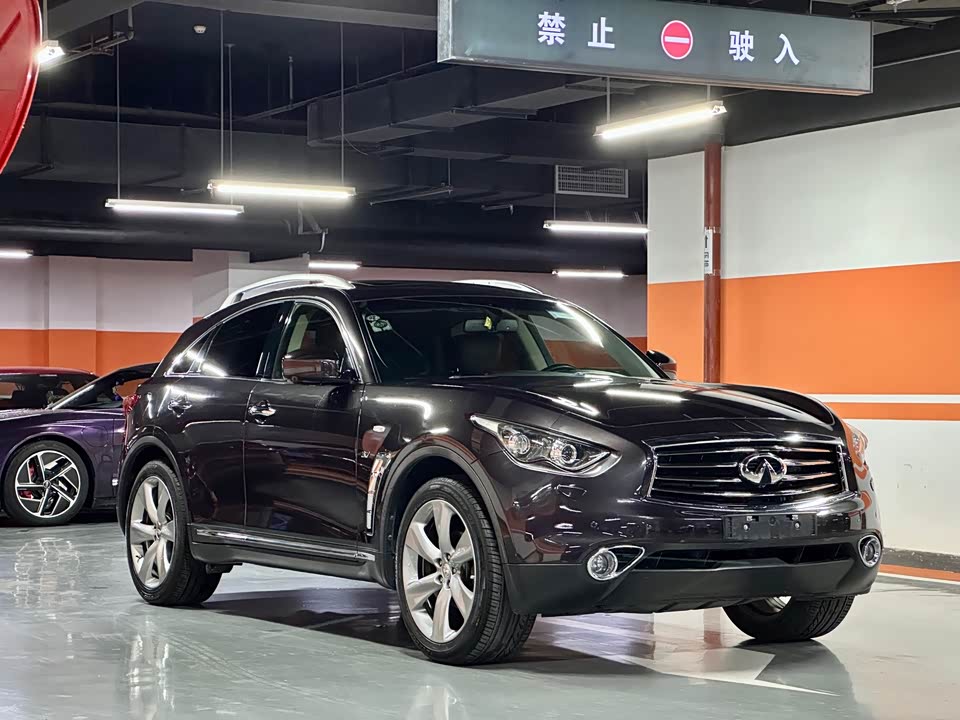 Infiniti QX70