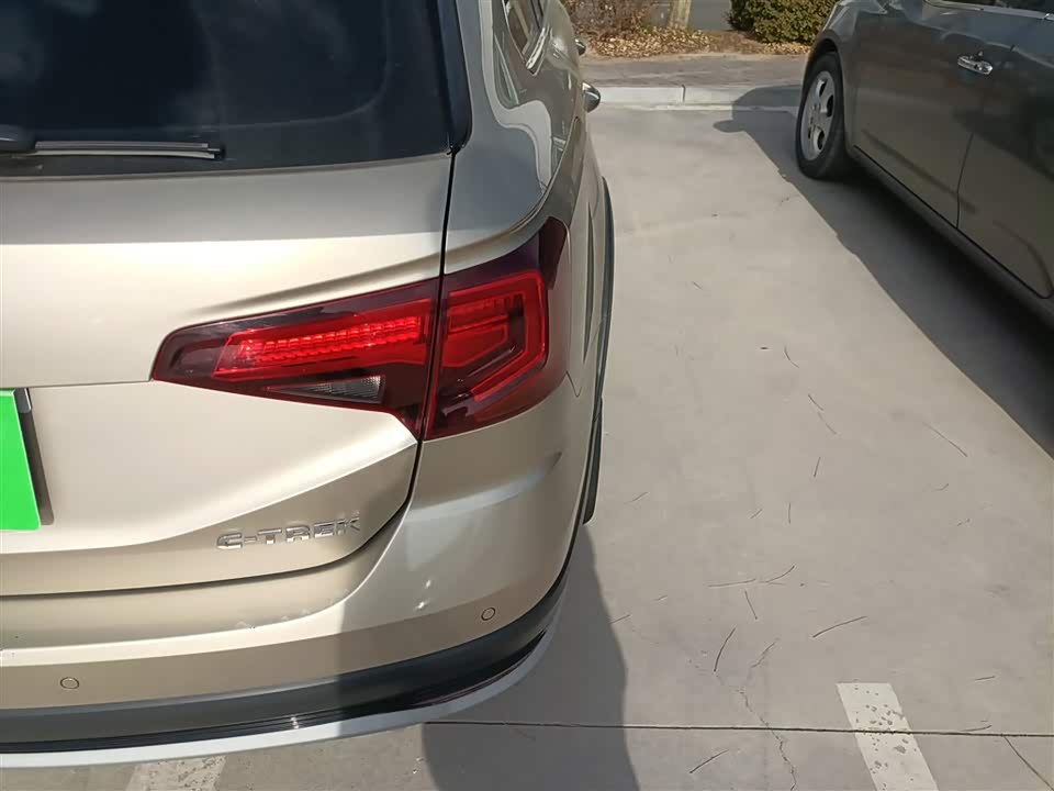 Volkswagen C-TREK Wei Collar