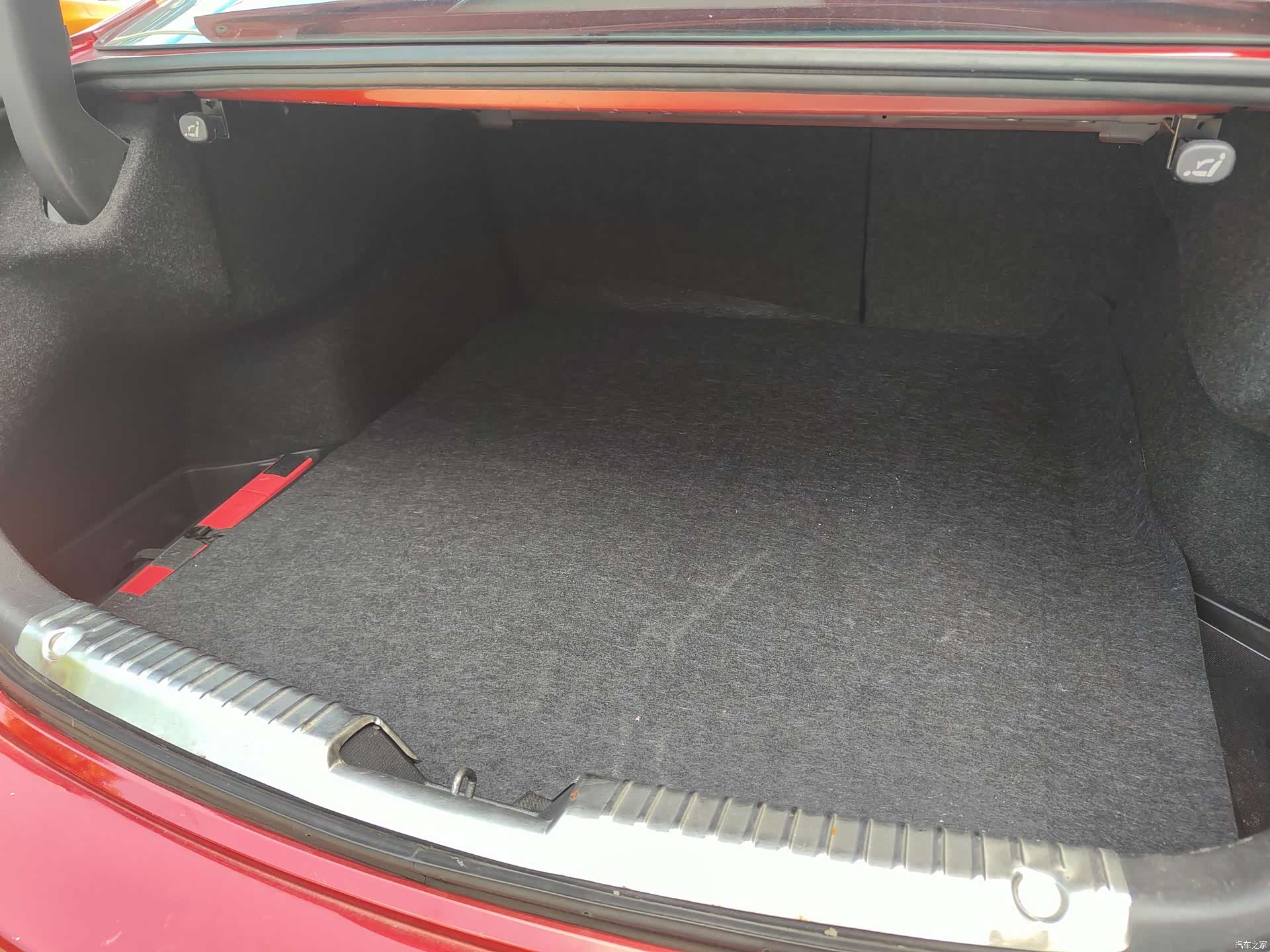 Mazda Atenza, 2017 13