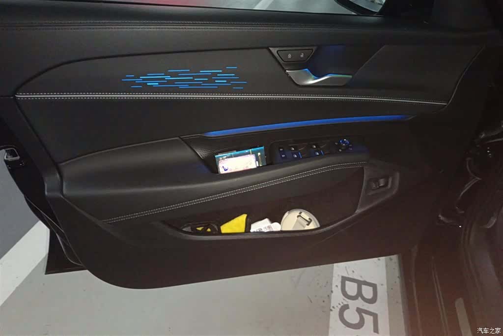 Volkswagen Passat, 2025 7