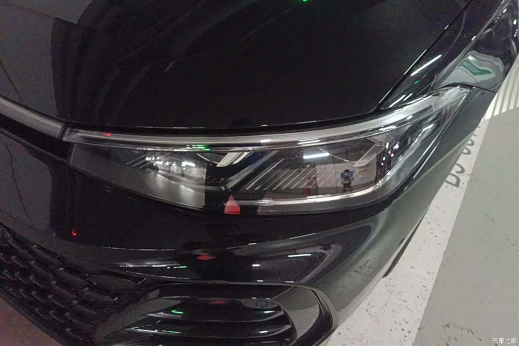 Volkswagen Passat, 2025 все фото