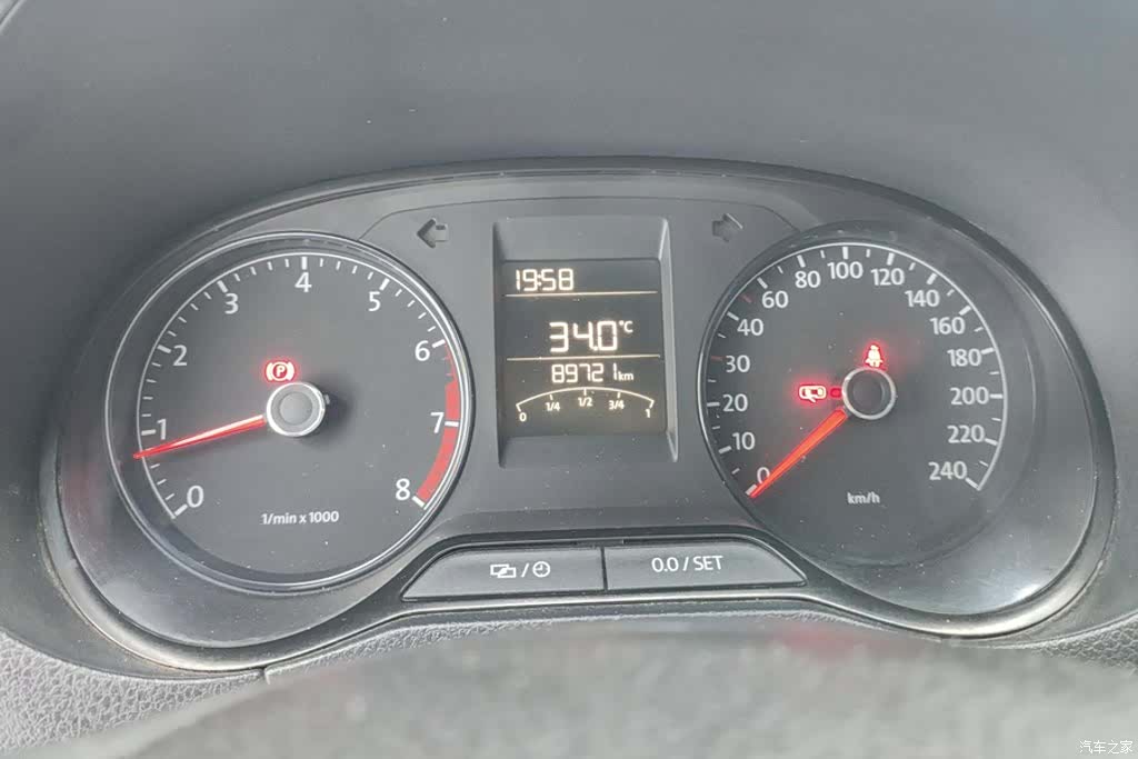 Volkswagen Polo, 2015 14