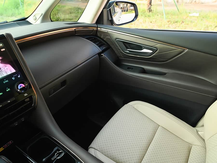 Toyota Alphard 2025, фото 22