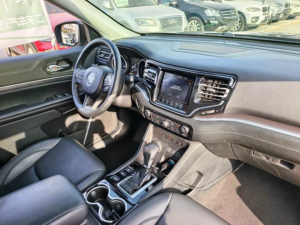 Jeep Grand Commander