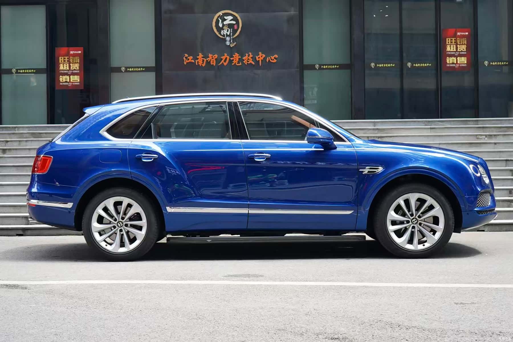 Bentley Bentayga, 2017 3