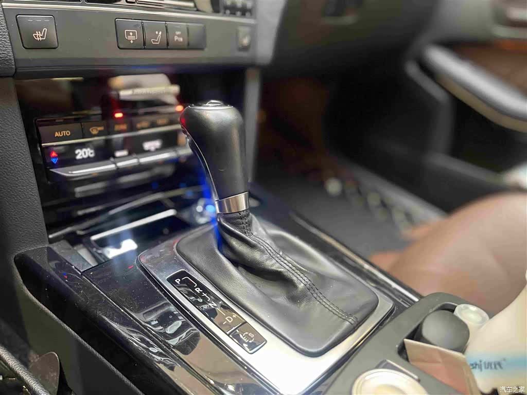 Mercedes-Benz E-Class, 2012 21