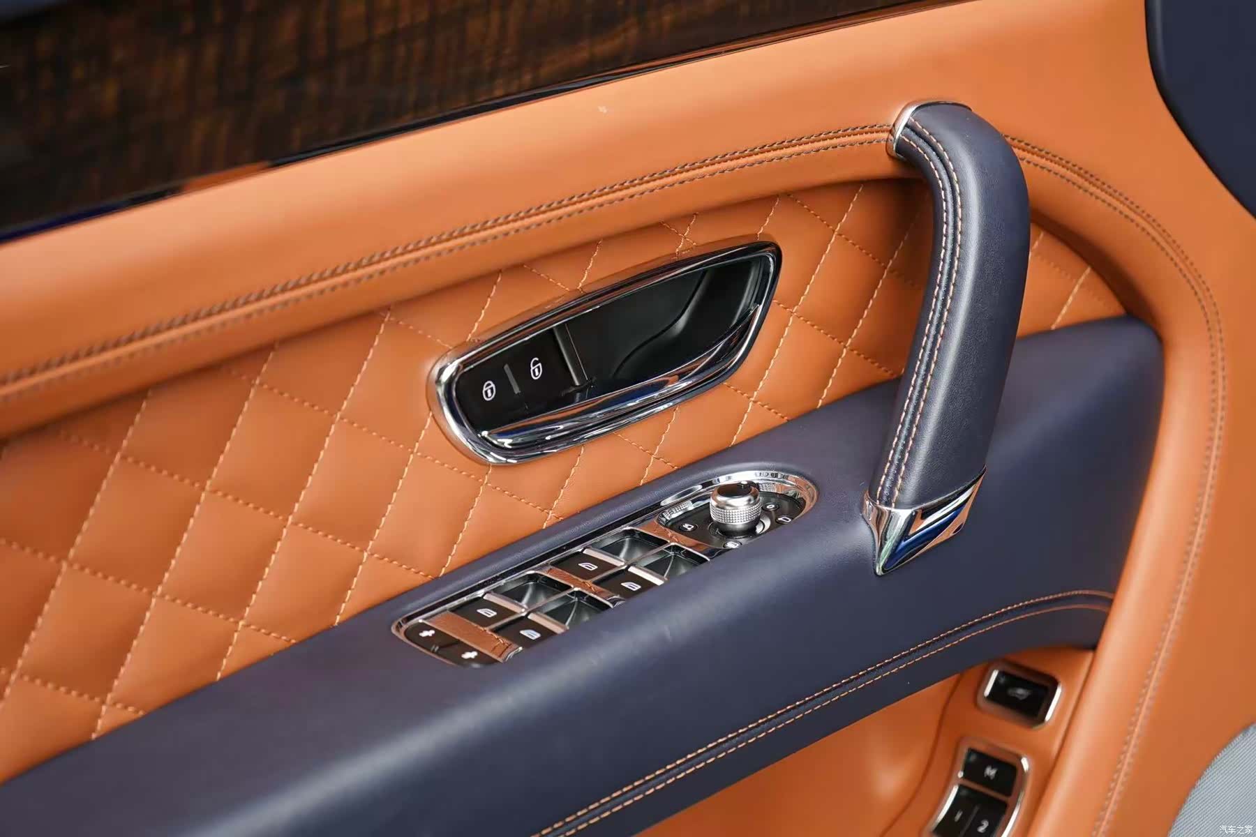 Bentley Bentayga, 2017 12