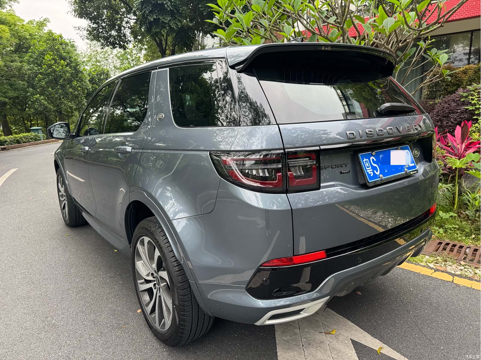 Land Rover Discovery, 2023 4
