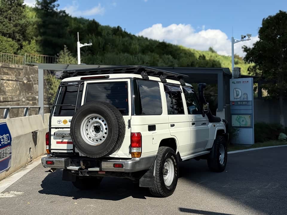 Toyota Land Cruiser