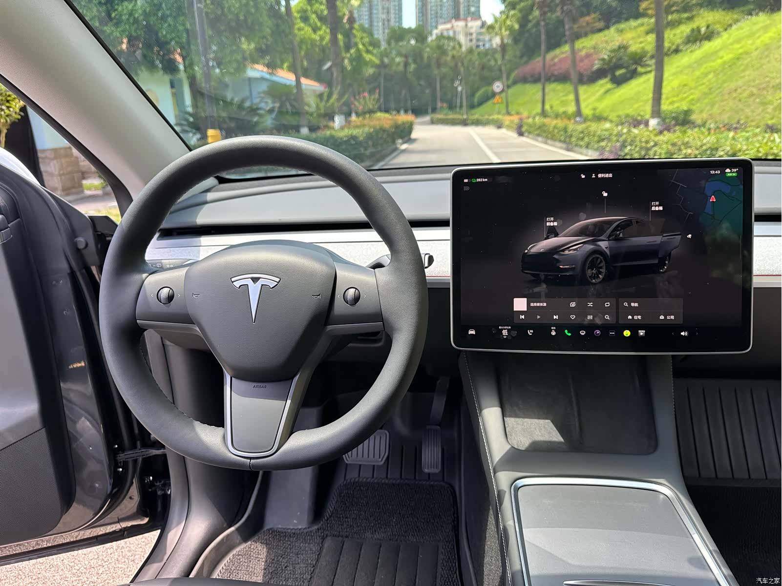 Tesla Model Y, 2024 6