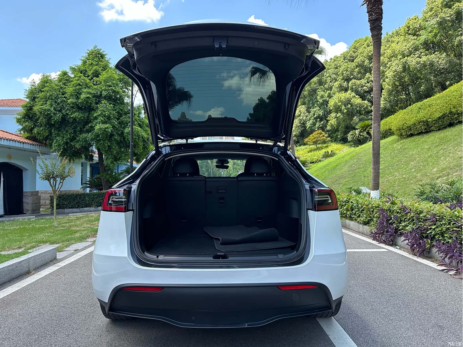 Tesla Model Y, 2024 17