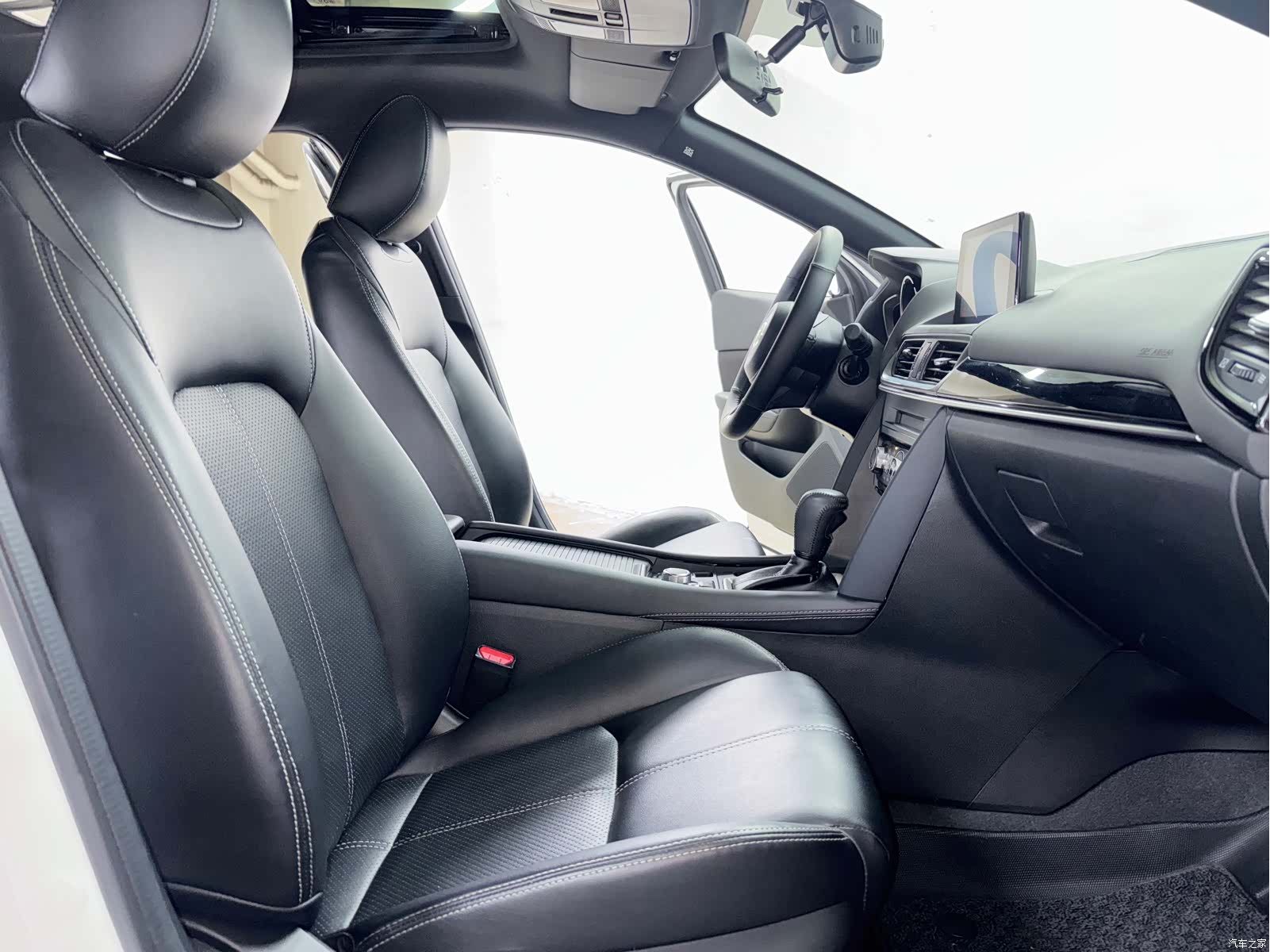 Mazda CX-4, 2023 8