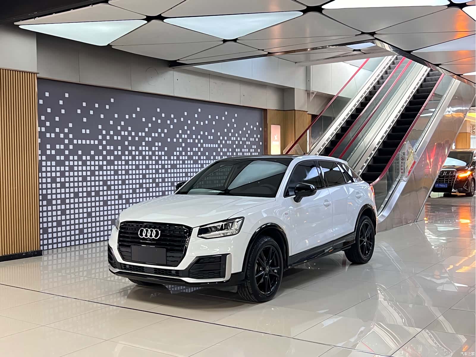 Audi Q2L, 2019 1