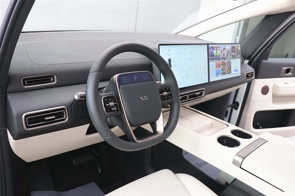 Li Auto MEGA, 2025 13