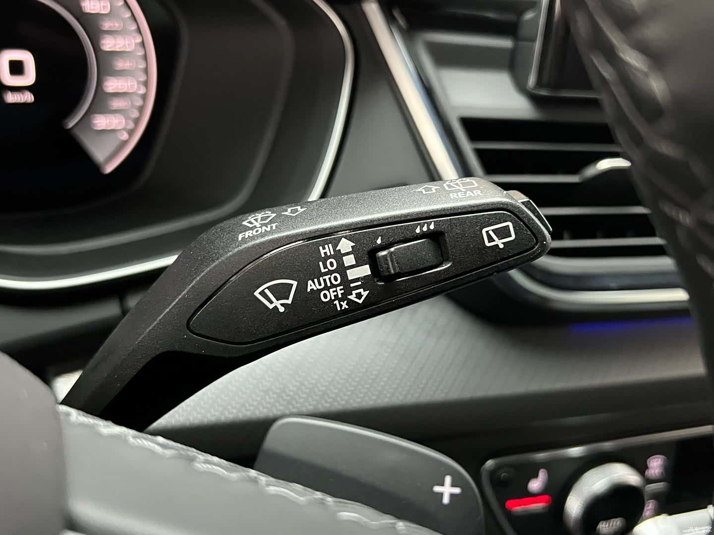 Audi Q5L, 2023 24