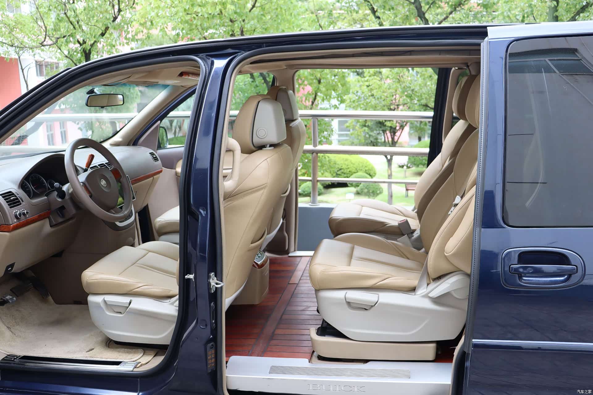 Buick GL8, 2010 8