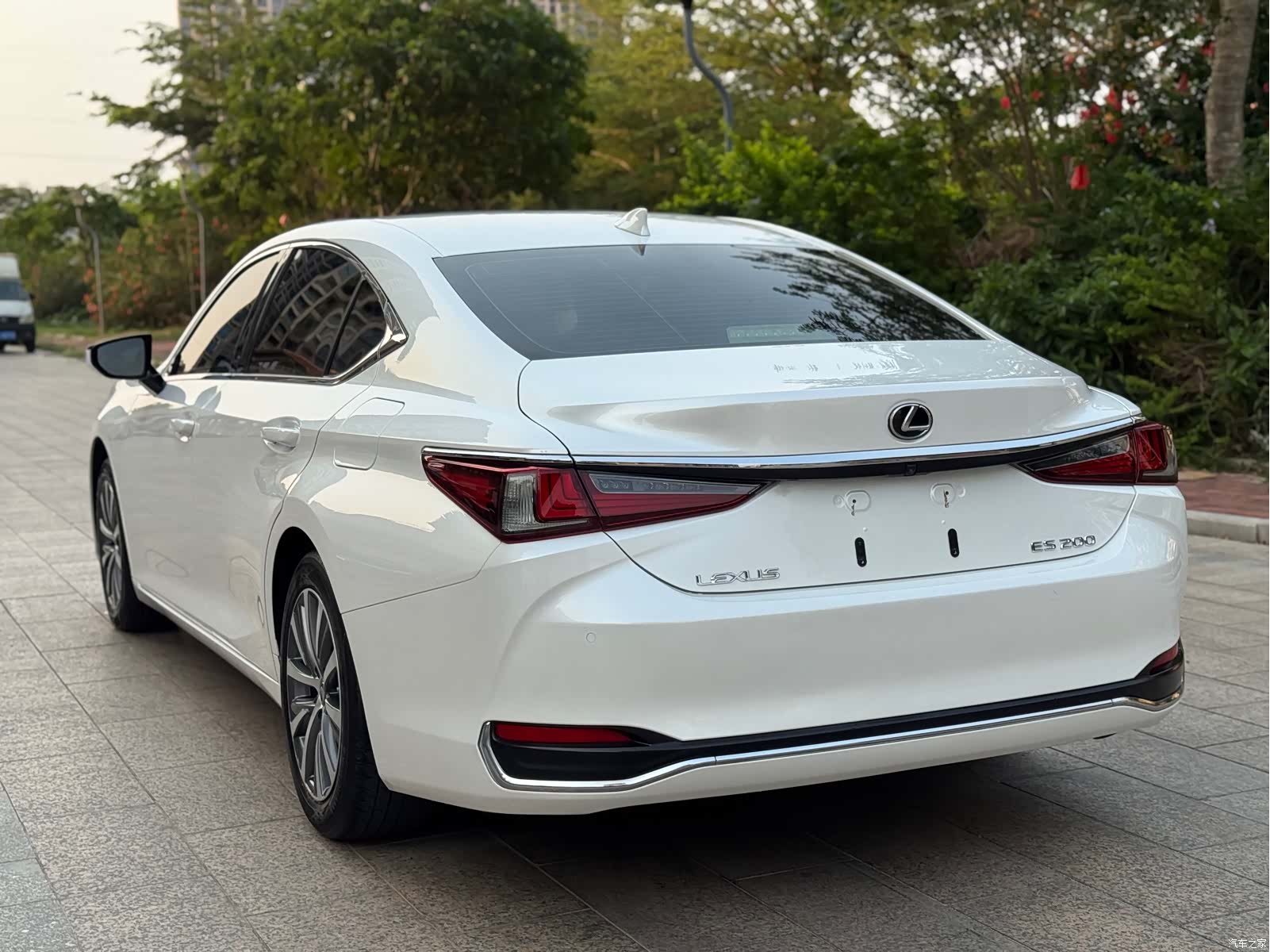 Lexus ES, 2019 все фото