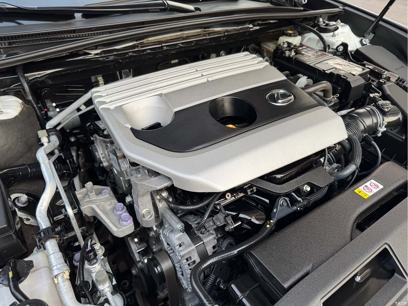 Lexus ES, 2019 19