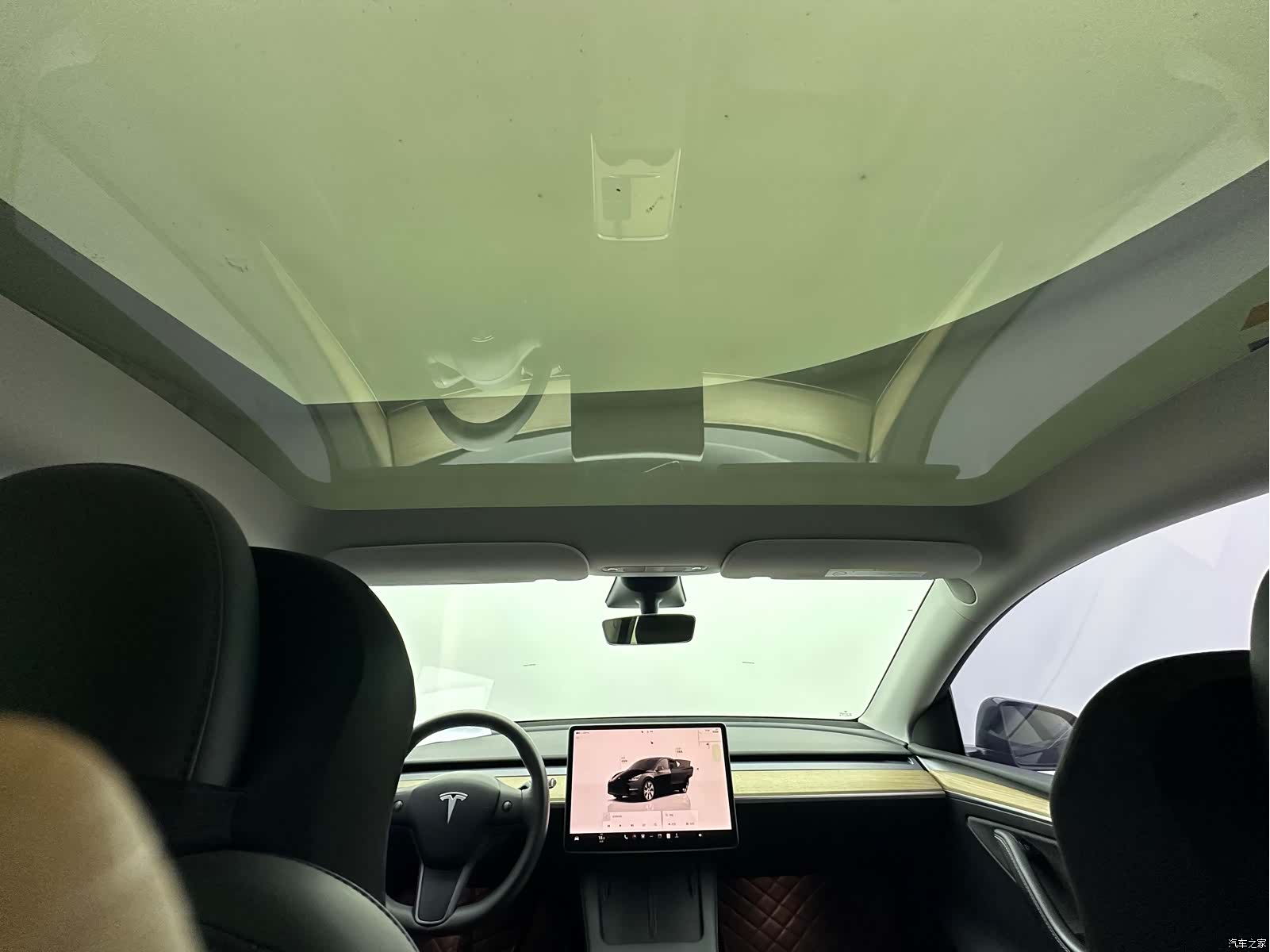 Tesla Model Y, 2023 29