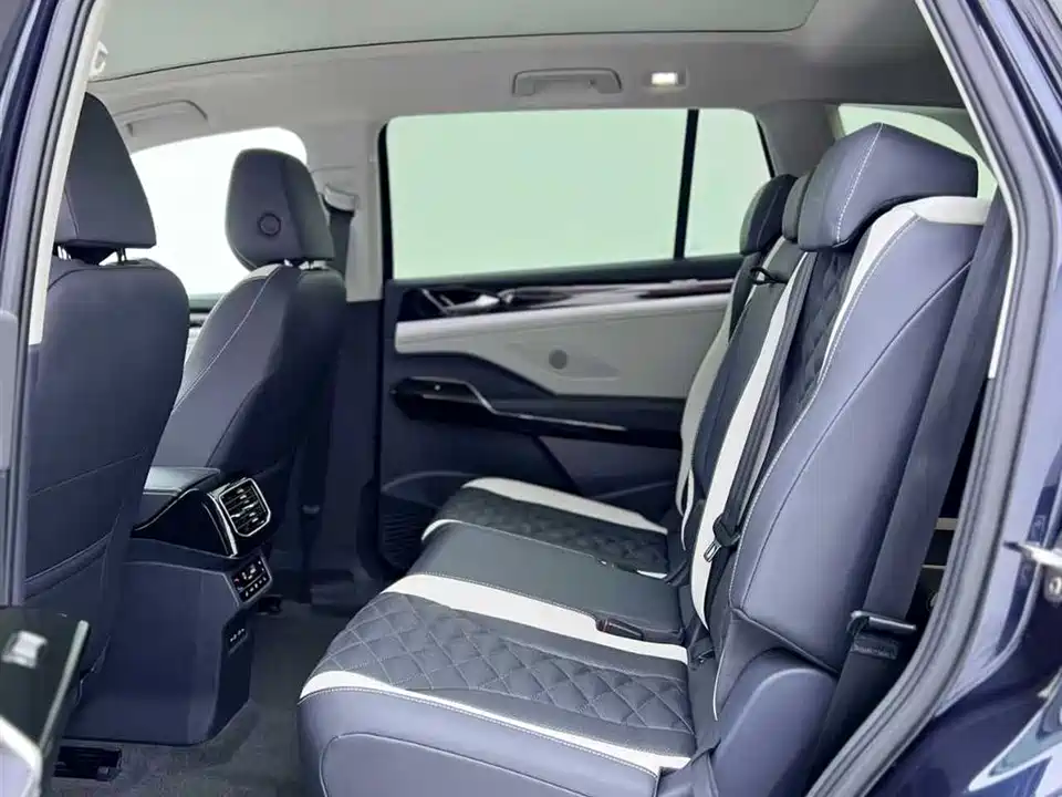 Volkswagen ID.6 CROZZ