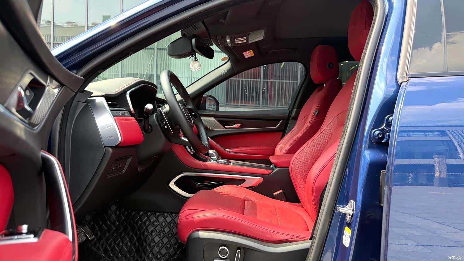 Jaguar F-PACE, 2022 4