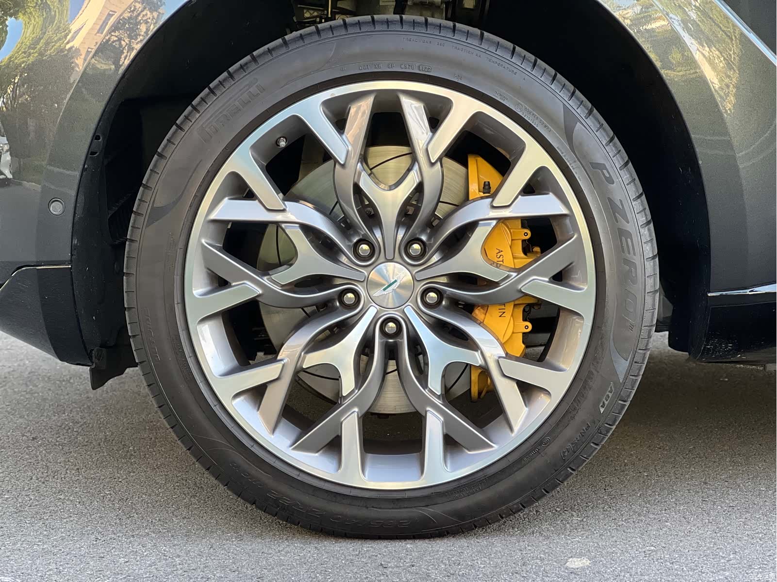 Aston Martin DBX, 2024 8