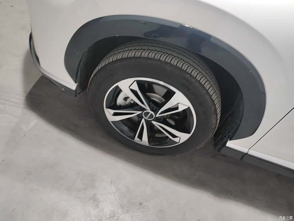 Roewe D5X, 2024 23