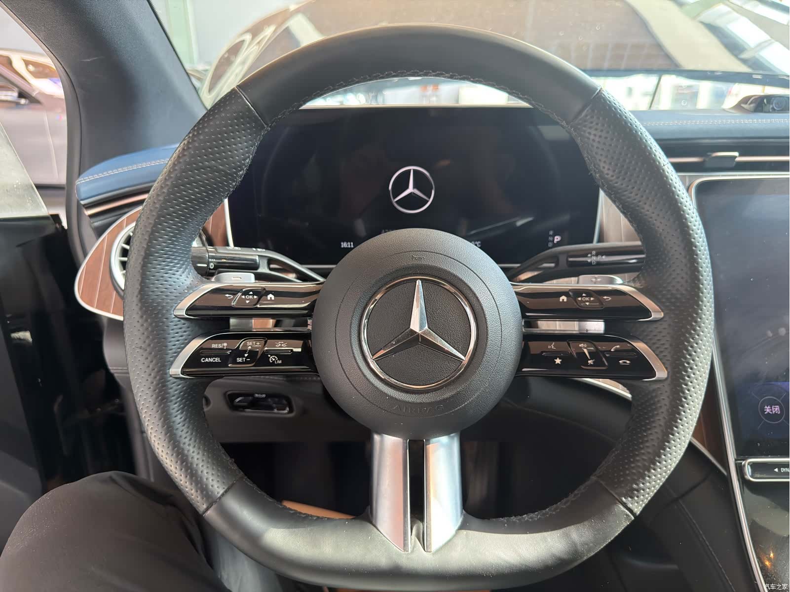 Mercedes-Benz EQE, 2024 11