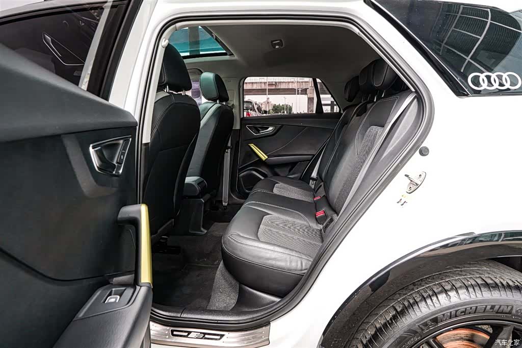 Audi Q2L, 2019 16