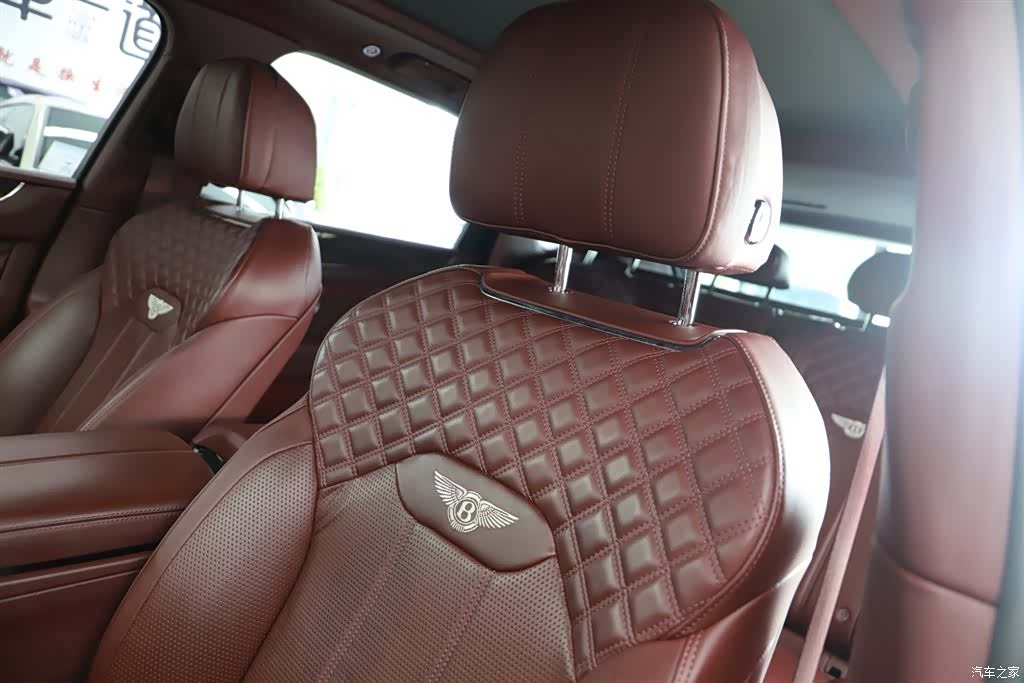 Bentley Bentayga, 2022 24