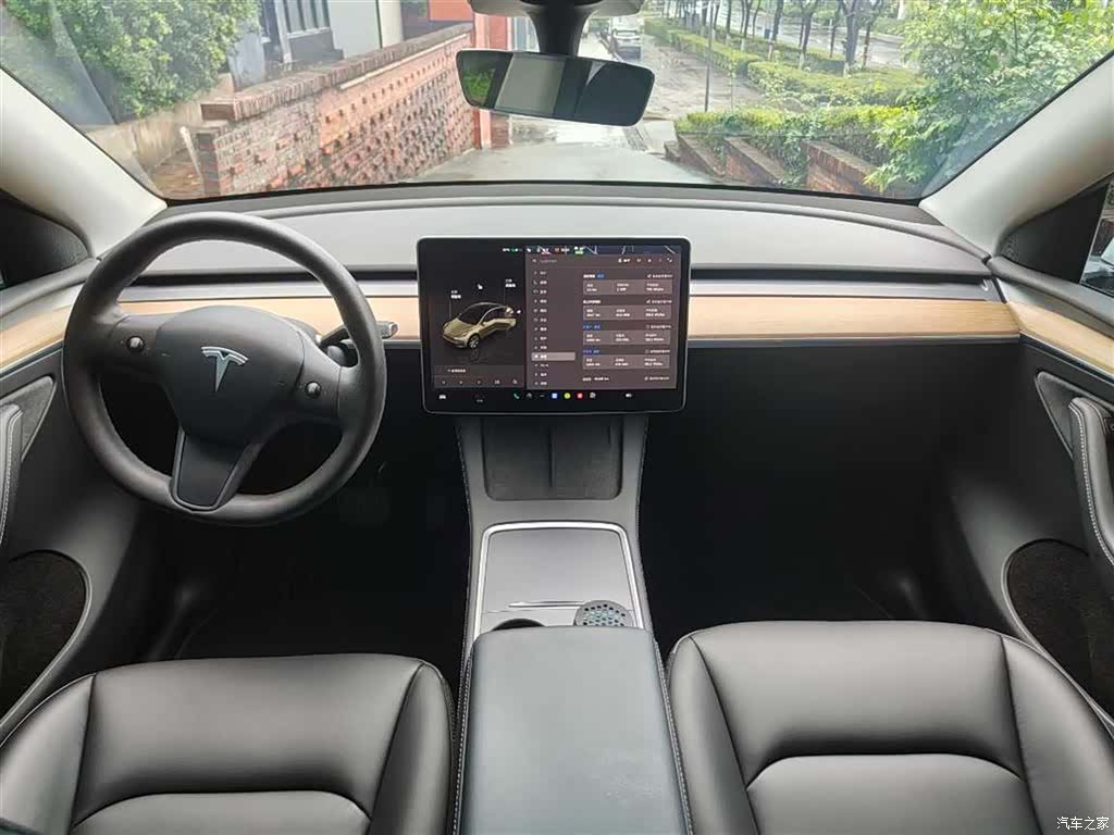 Tesla Model Y, 2022 3