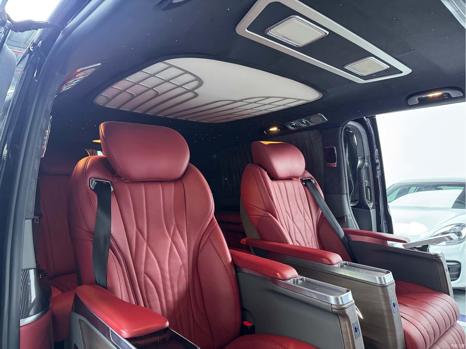Mercedes-Benz 7, 2021 19